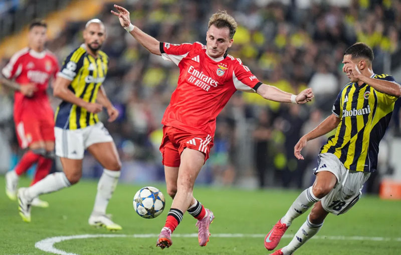 Chiến thuật thi đấu và đội hình ra sân của hai đội